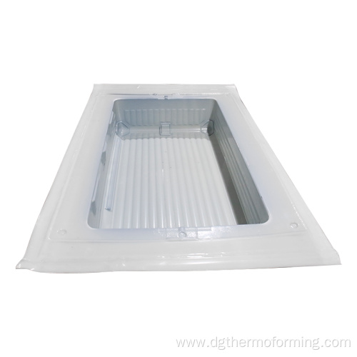 Large thermoforming plastic parts for luggage covers